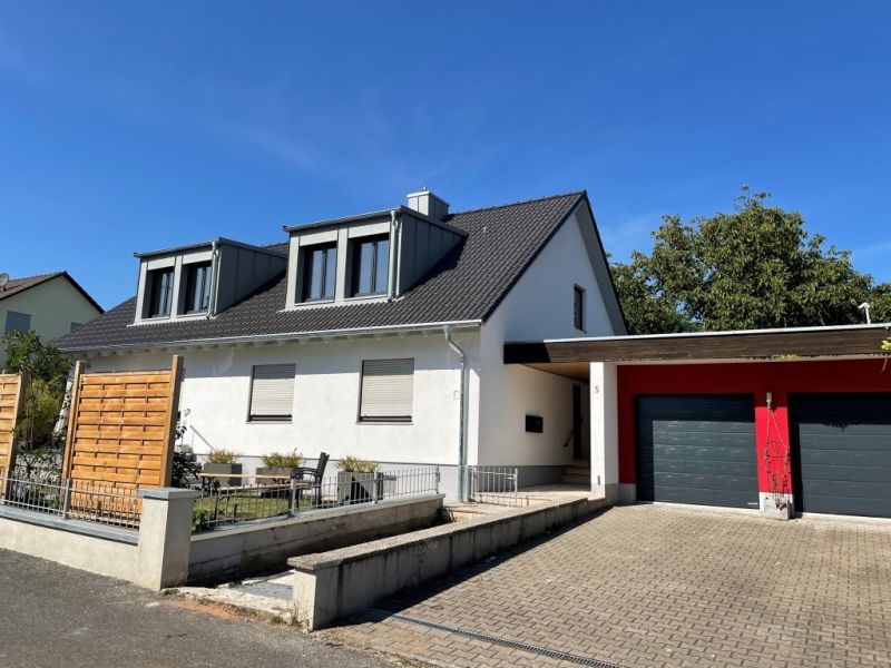 VERMIETET: Ruhige 3 Zi. DG-Whg. mit Terrasse und Garten in Kleinsendelbach