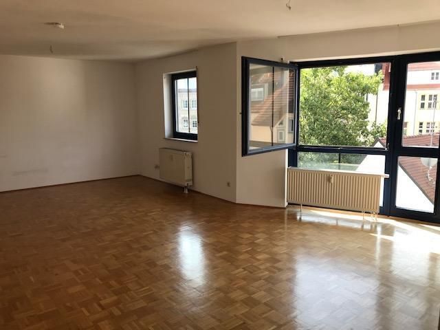 VERMIETET: Helle 2 Zi.-Wohnung mit 2 Balkonen in St. Johannis