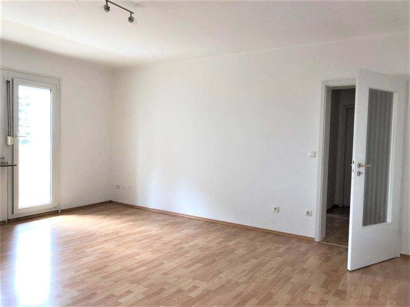 Helle 2-Zi. Wohnung mit Balkon in Erlangen nahe Siemens Campus / Wohnung kaufen