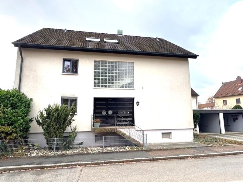 VERKAUFT: Freistehendes 3-Familienhaus mit Garagen in Altdorf