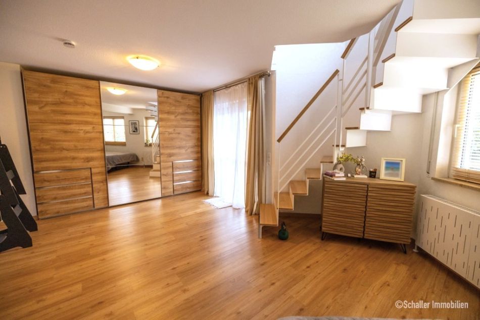 Wohnen wie im Haus: 5 Zi. und 2 Bäder auf zwei Ebenen m. Balk., Terr. u. Garten Zirndorf - Weiherhof / Wohnung kaufenWohnen wie im Haus: 5 Zi. und 2 Bäder auf zwei Ebenen m. Balk., Terr. u. Garten Zirndorf - Weiherhof / Wohnung kaufen