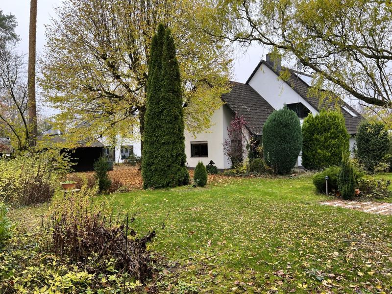 Freistehendes Einfamilienhaus mit vielfältigen Nutzungsmöglichkeiten / Haus kaufen