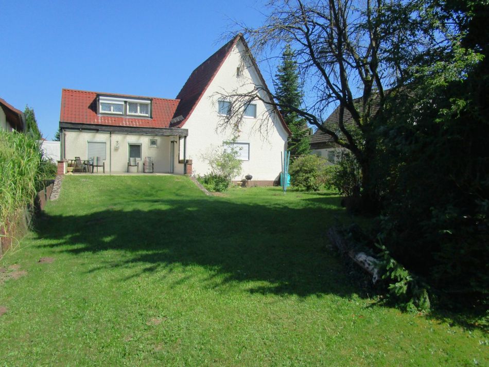 EFH mit großem Garten und guter Anbindung in Moorenbrunn / Haus kaufenEFH mit großem Garten und guter Anbindung in Moorenbrunn / Haus kaufen