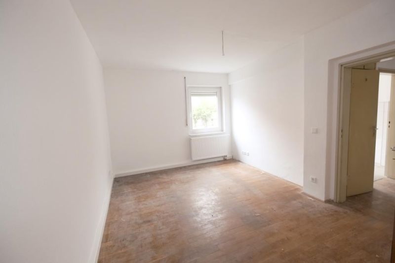 Wohnen in der Altstadt: Neu renovierte kleine 3 Zi. Whg. / Wohnung mieten