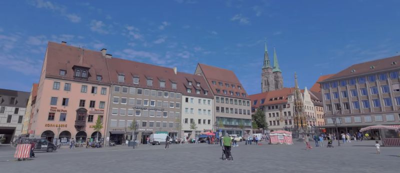 Der Nürnberger Hauptmarkt mit Blick auf den "Schönen Brunnen"