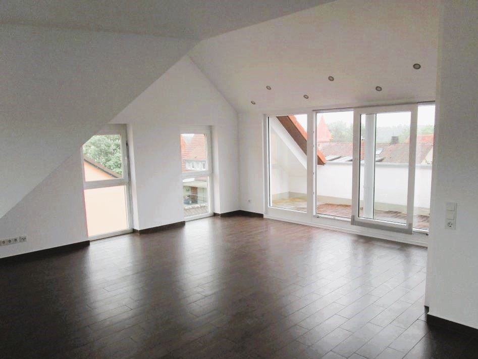 4 Zi. DG-Whg. mit Dachloggia und 2 Bädern  Nürnberg - Katzwang / Wohnung mieten