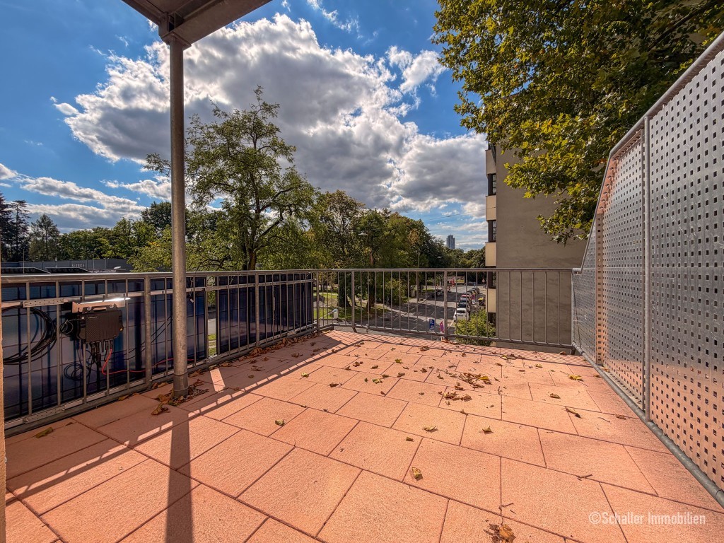 Charmante 2-Zimmer-Altbauwohnung mit großem Balkon in Nürnberg - St. Jobst / Wohnung mieten