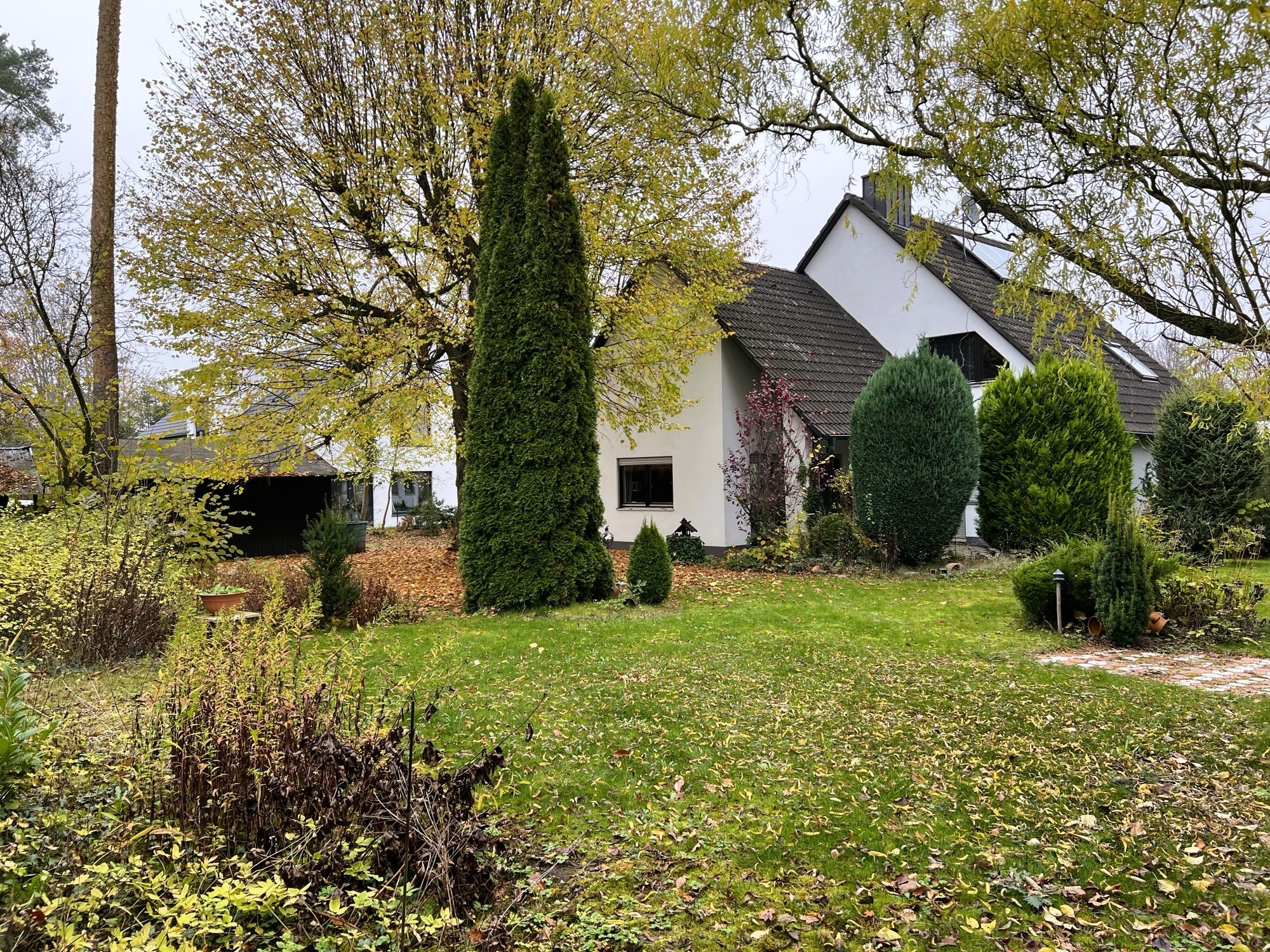 Freistehendes Einfamilienhaus mit vielfältigen Nutzungsmöglichkeiten / Haus kaufen